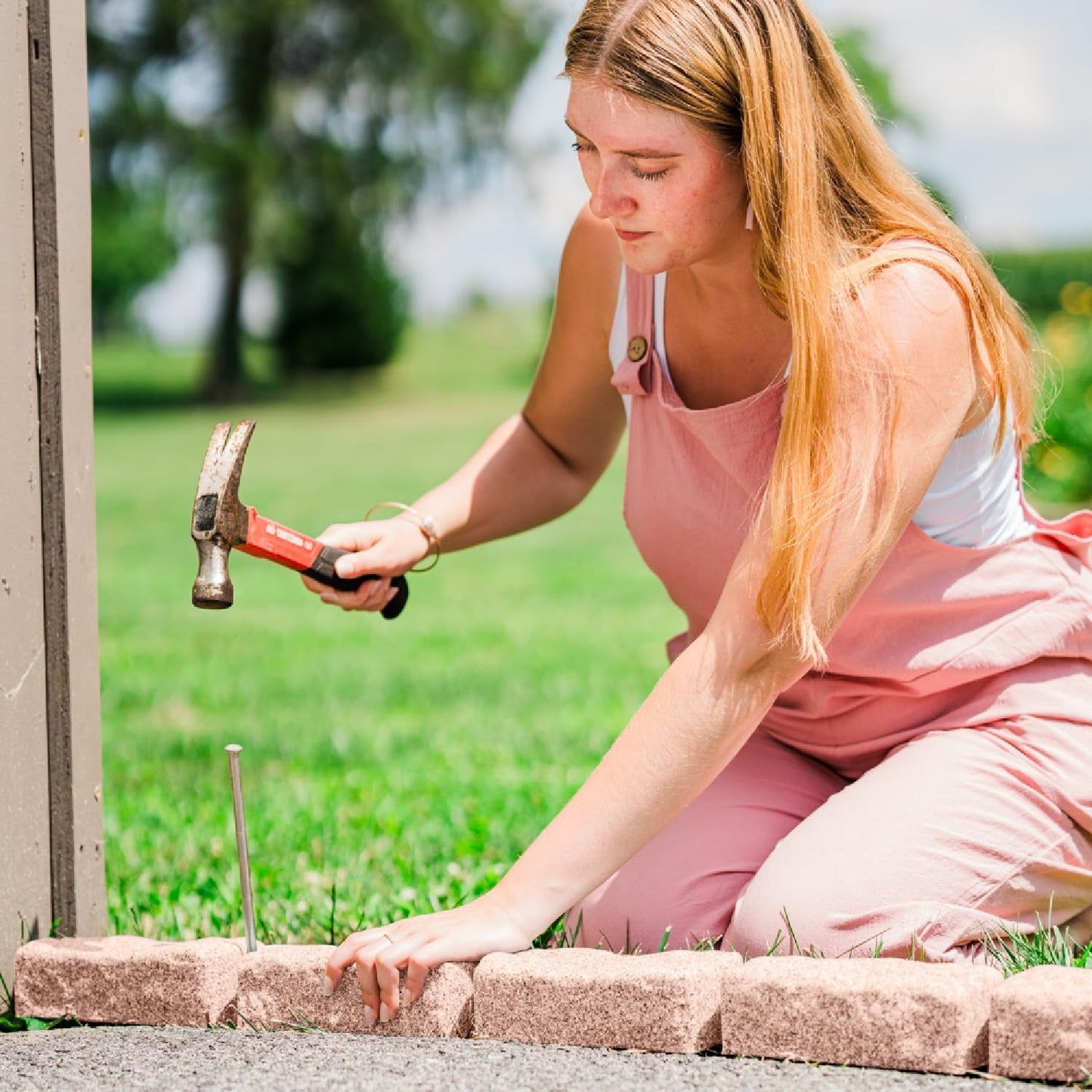 Beuta Landscape Edging | Garden Edging Border | Faux Stone Bricks for Lawn edging, Flower beds, Pathways & Yard Edging– 40 Packs | Each Section Has 6 Bricks 48"L x 4"W x 2.25"H |120 Spikes |Sandstone