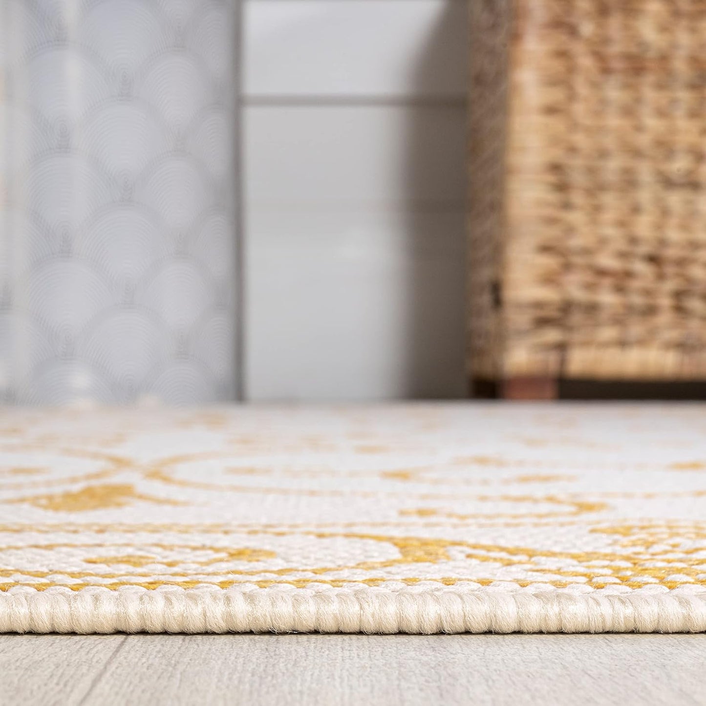 JONATHAN Y SMB106M-4 Charleston Vintage Filigree Textured Weave Indoor Outdoor Area Rug, Classic Traditional Easy-Cleaning,Bedroom,Kitchen,Backyard,Patio,Non Shedding, 4 X 6, Cream/Yellow