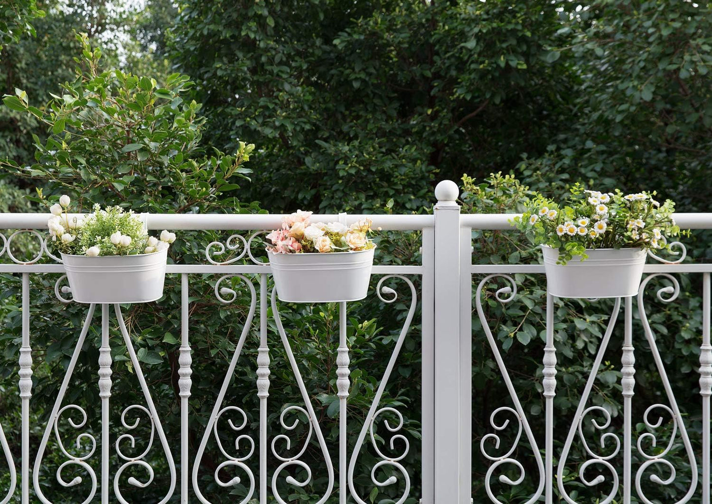 Dahey 3 Pcs Metal Iron Hanging Flower Pots for Railing Fence Hanging Bucket Pots Countryside Style Window Flower Plant Holder with Detachable Hooks Home Decor,White