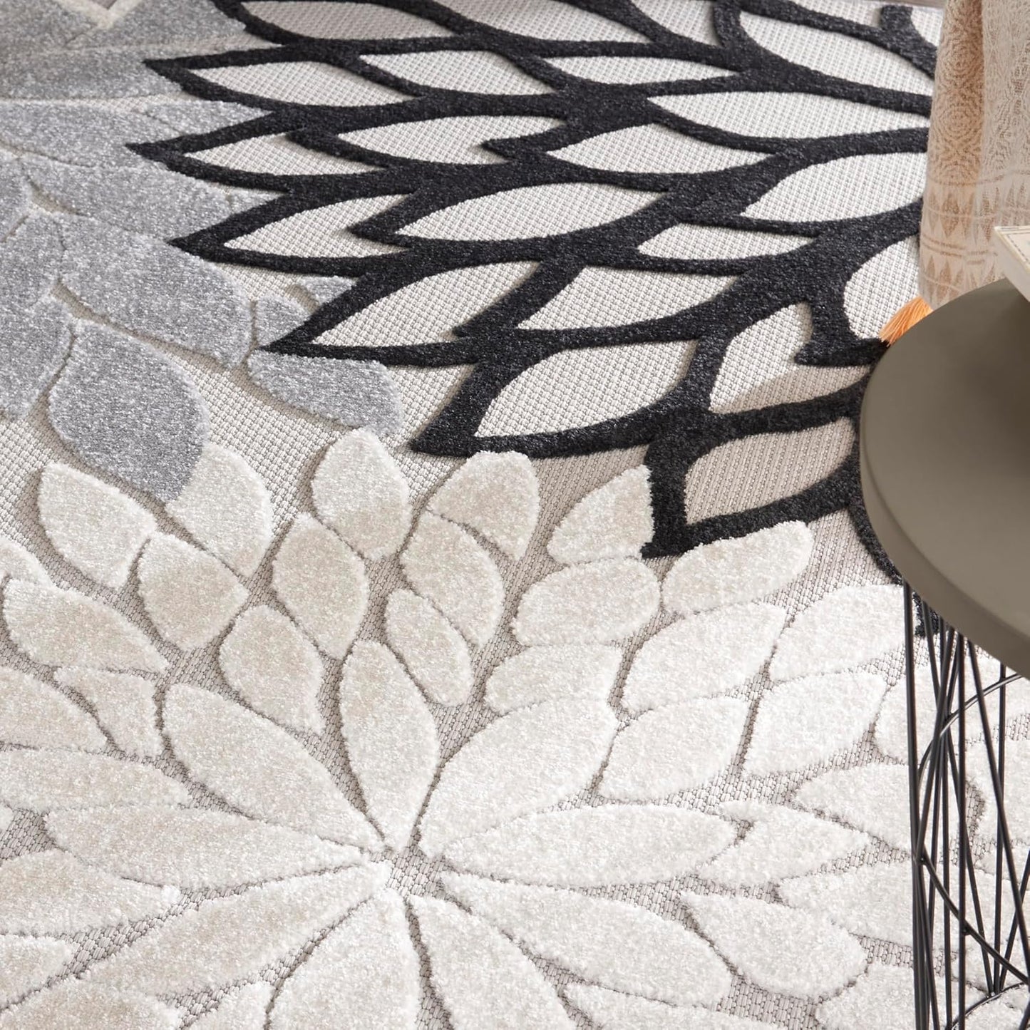 Nourison Home Aloha 114" x 156" Fabric Indoor/Outdoor Rug in Black/White Finish